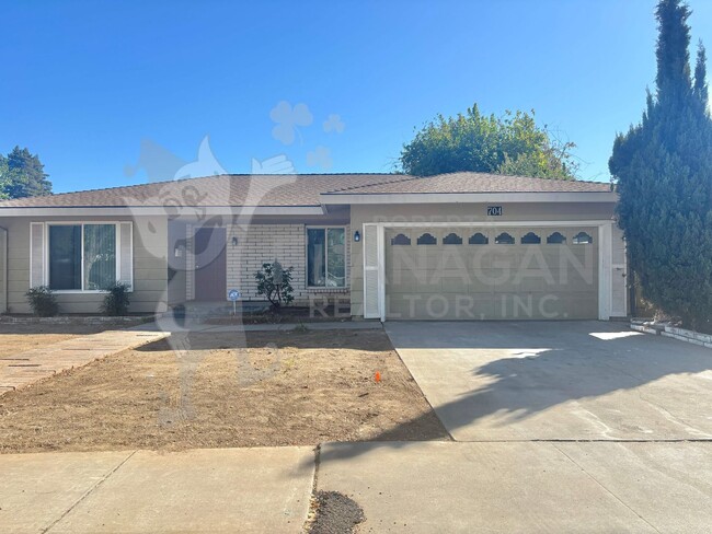 Building Photo - 3 Bedroom/ 2 Bathroom home