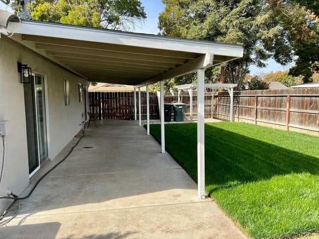 Photo - 3301 Jamestown Dr