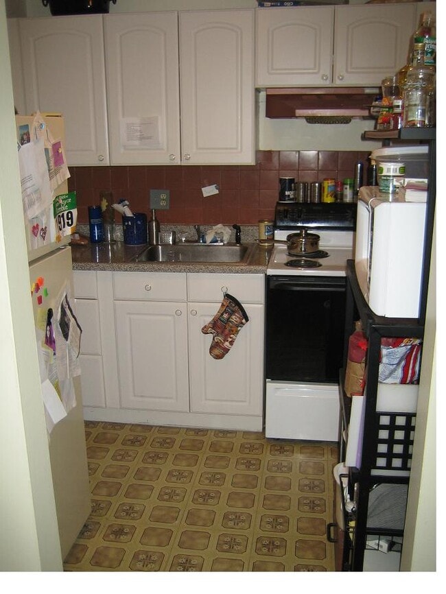 Building Photo - 20 Radcliffe Rd Rental