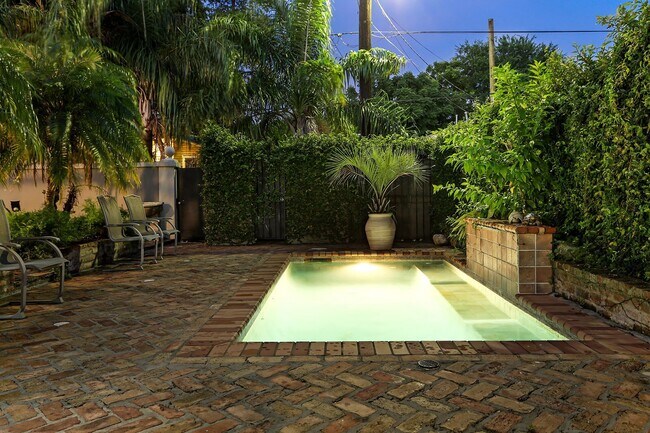 Photo - 1860 Burgundy St