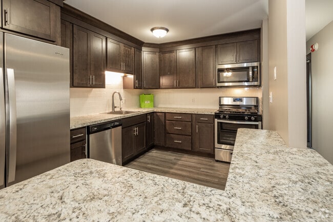 2BR, 2BA - 1,122 SF