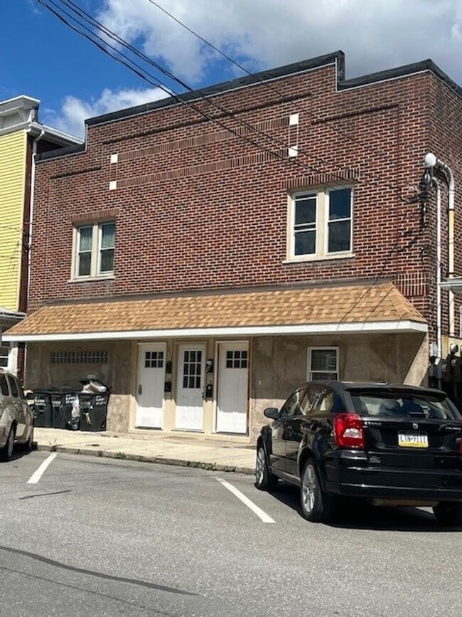 Building Photo - 233 E Ridge St Unit 233 East Ridge Street APT 4