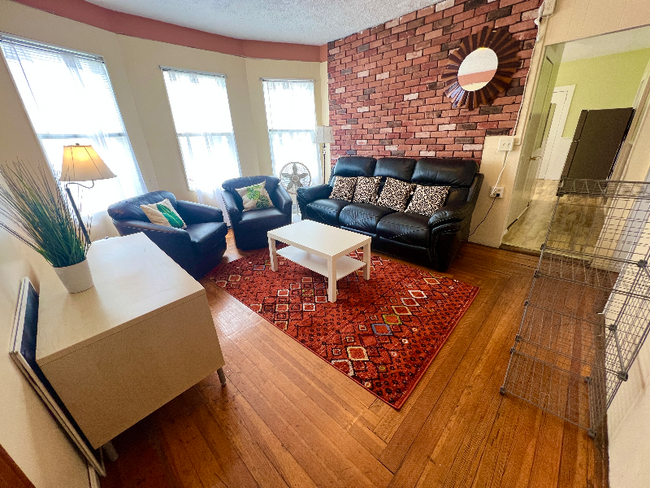 Building Photo - 85 Vinton St Rental