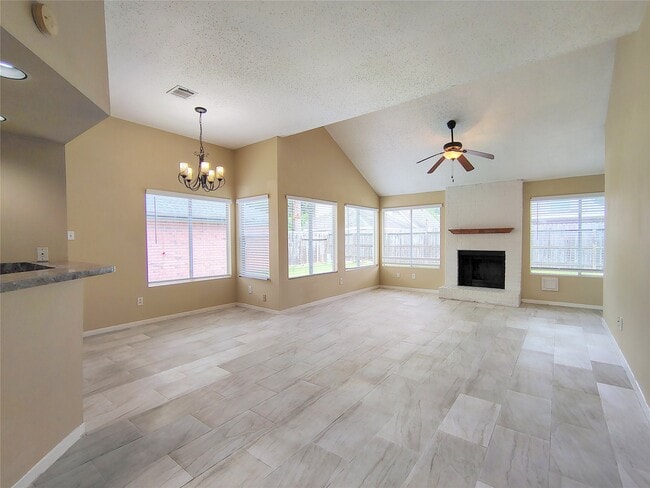 Photo - 4407 Waterfall Way