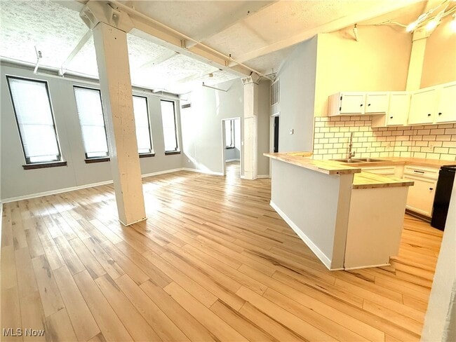 Photo - 1133 W 9th St Unit 202
