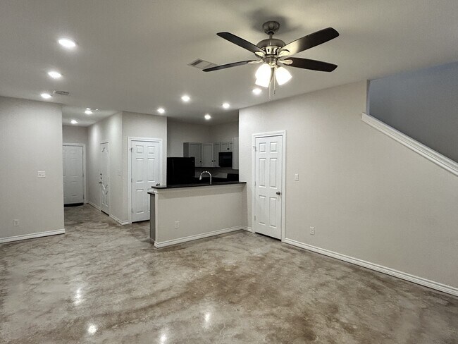 Photo - 6926 Crestway Rd