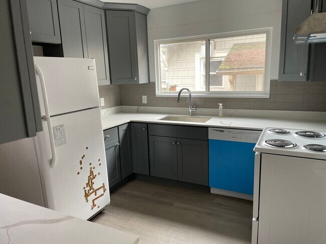 Photo - Nice 5-bed, 3-bath, 1-office room house in...