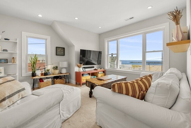 Building Photo - 51 Cutler St Unit 3