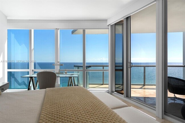 Photo - 17121 Collins Ave Unidad 2405