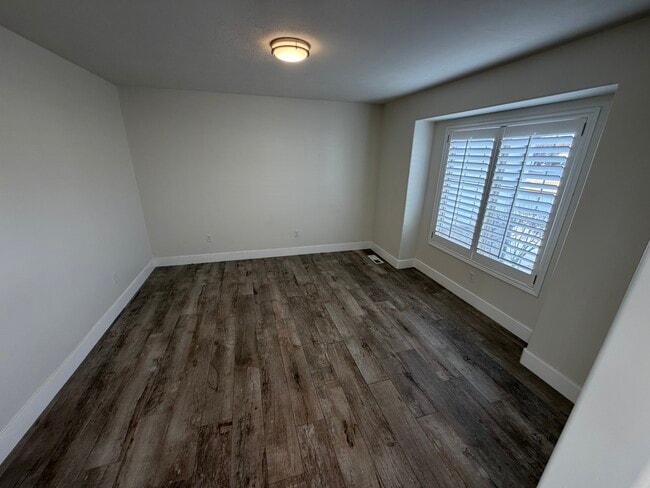 Photo - 1540 E 450 N