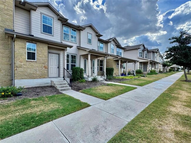 Photo - 415 Crater Lake Dr