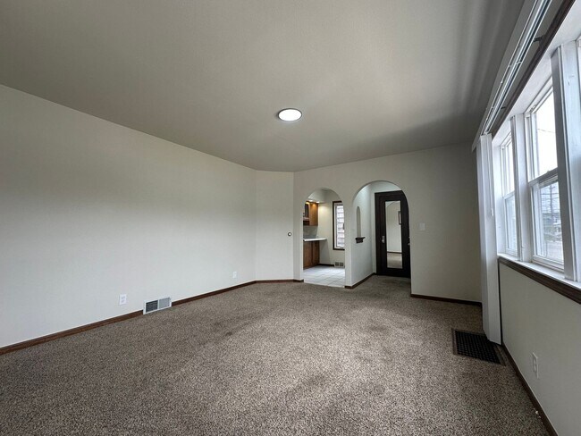 Photo - 1913 Madison St