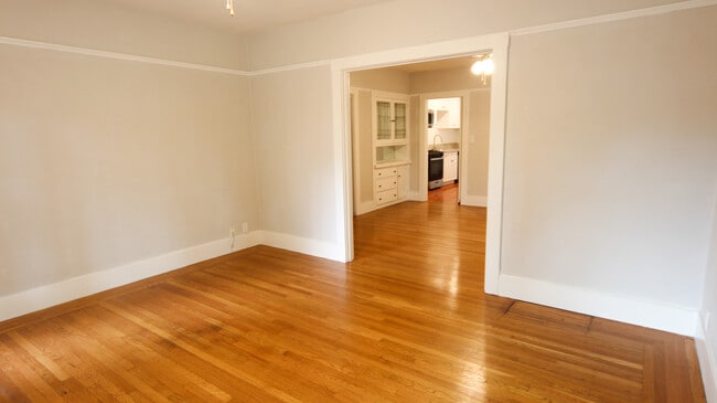 Building Photo - 2724 H St Unit Apartment D