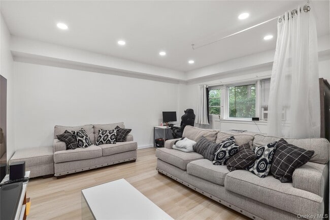 Photo - 140 N Broadway Unit IT9