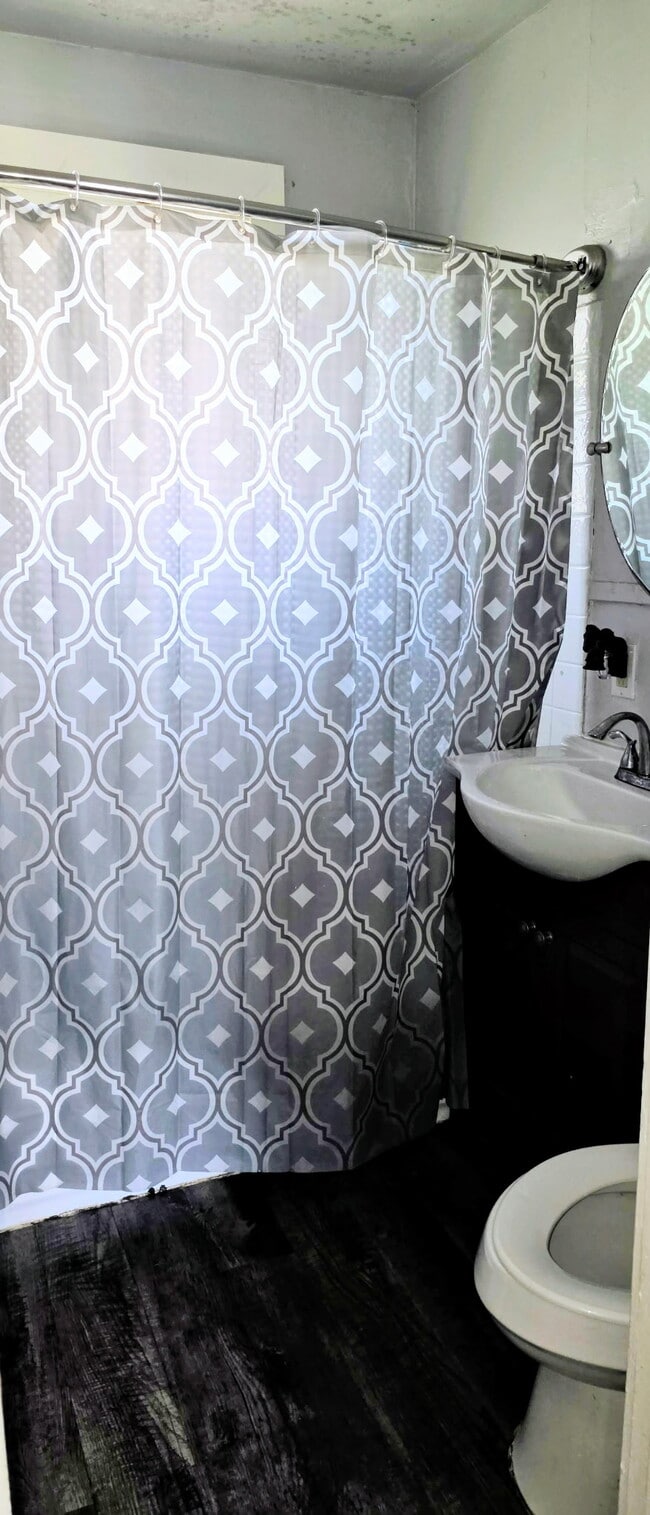 Photo - 1318 W 10th St