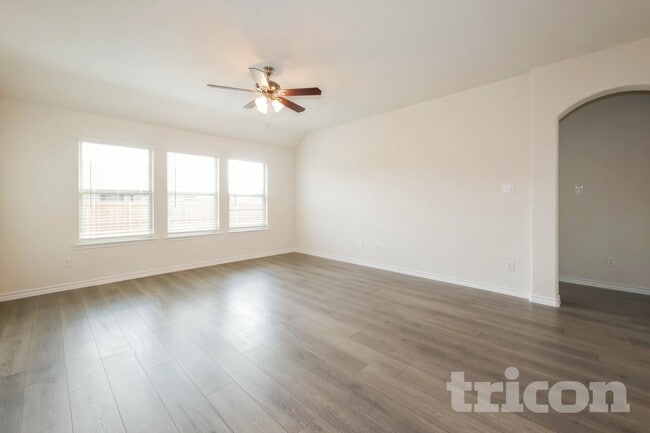 Photo - 431 Rivendale Way