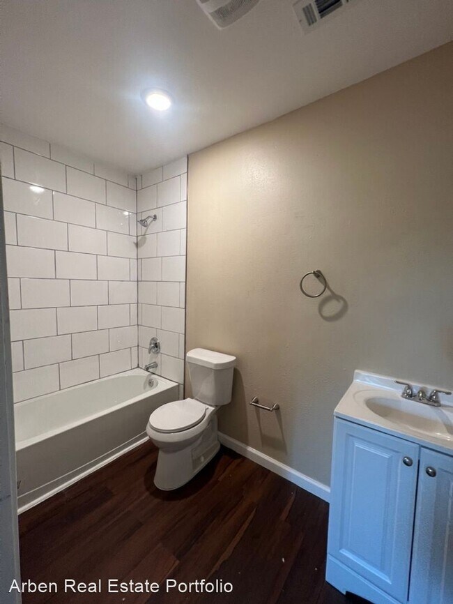 Photo - 3 br, 1 bath House - 937 13th St