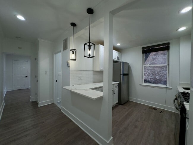 Building Photo - 807 Park Ave