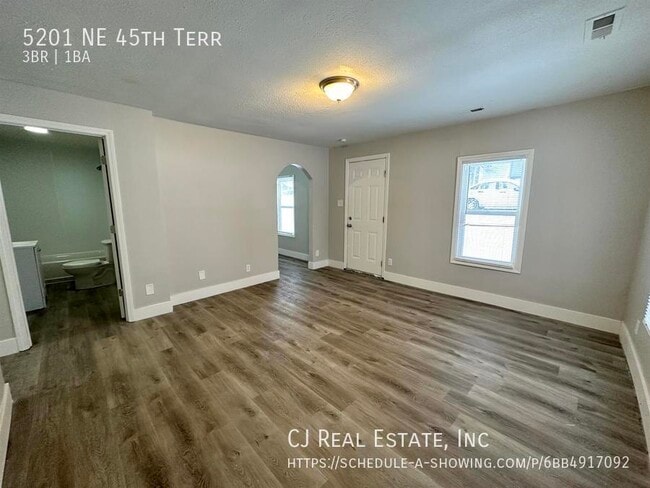 Photo - 5201 NE 45th Terrace