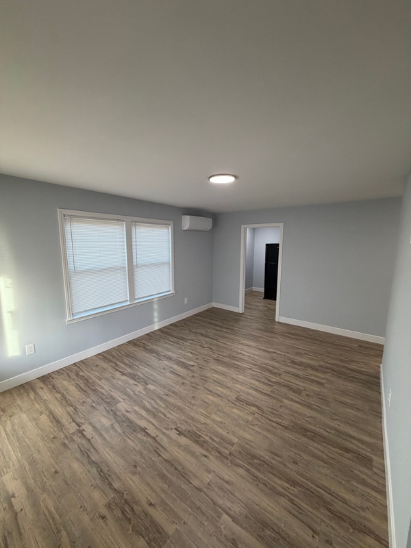 Photo - 104 S Dover St