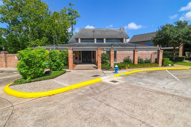 Building Photo - 2230 S Piney Point Rd Unit 214 Rental
