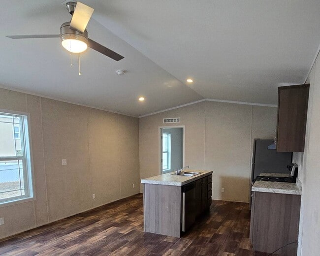 Photo - 222 Gateway Blvd