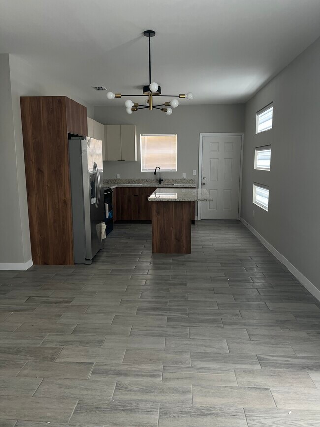 Photo - 521 N Delaware St