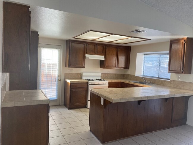 Photo - 1015 Angela Ct