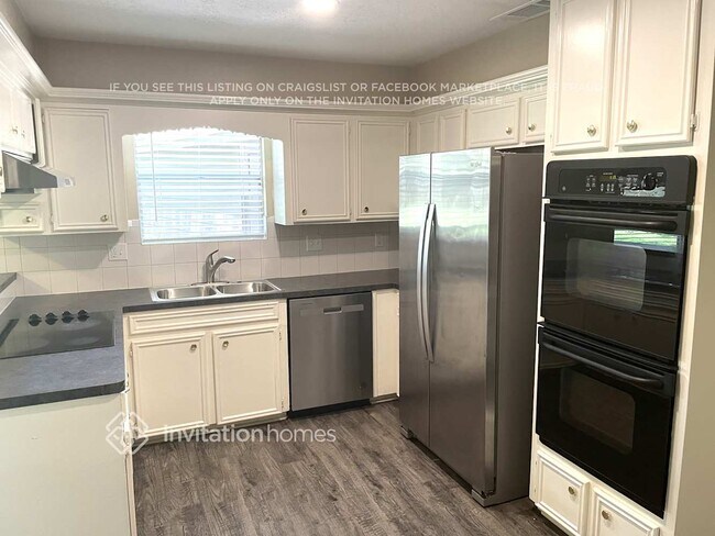 Photo - 8214 Oak Moss Dr