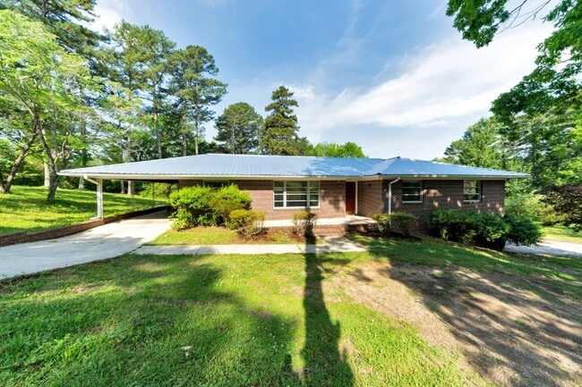 Building Photo - Available Now! Updated 3BR/2BA with Luxurious Touches!