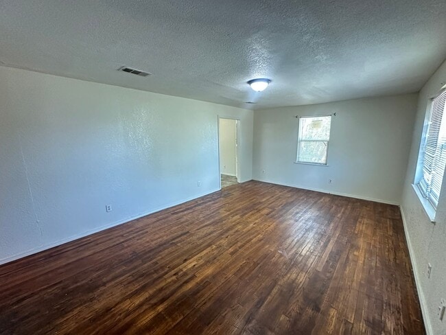 Photo - 2605 Speight Ave