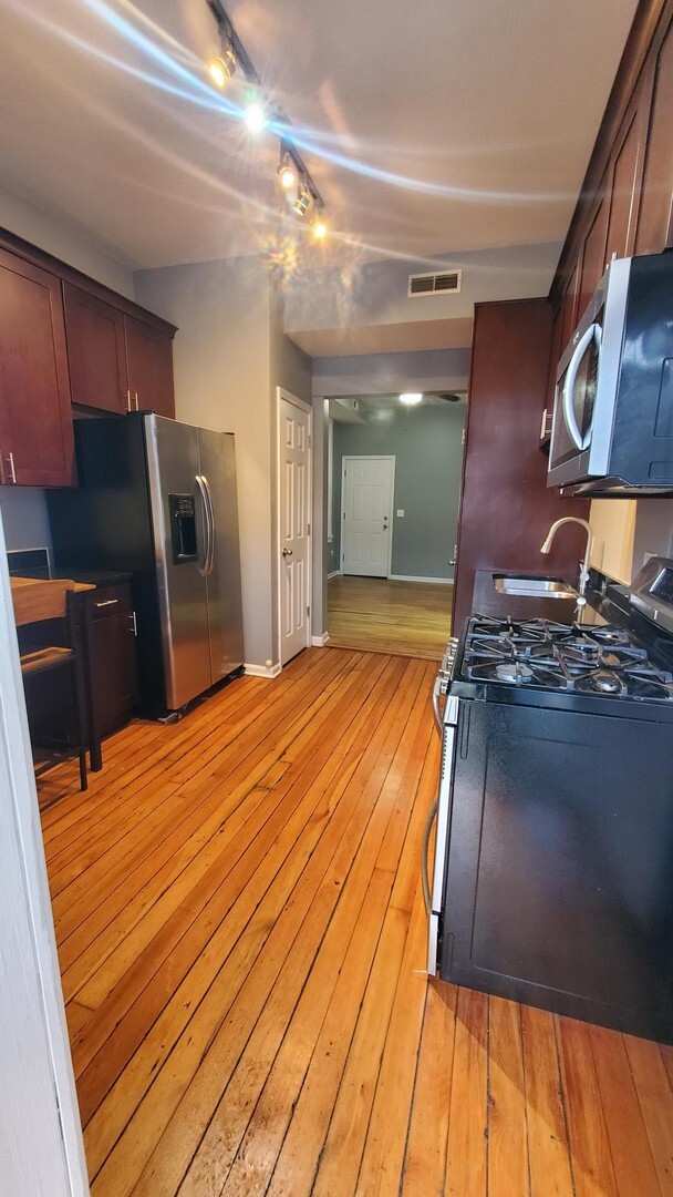 Photo - 1337 N Greenview Ave Unit 1R