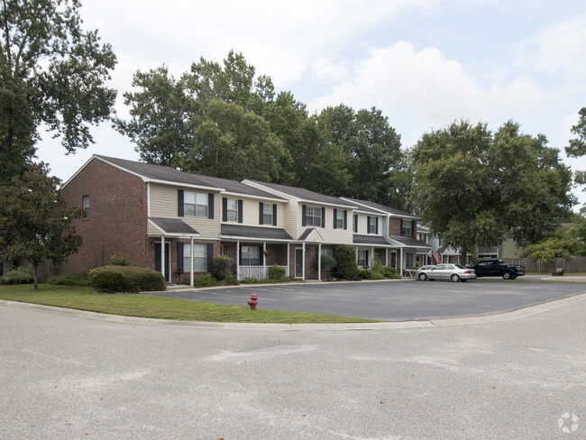 Hunters Trace Townhomes - Hunters Trace Townhomes