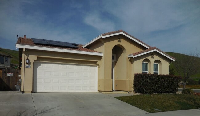 Building Photo - Spacious Single-Story Home with Pool, Solar & Outdoor Kitchen