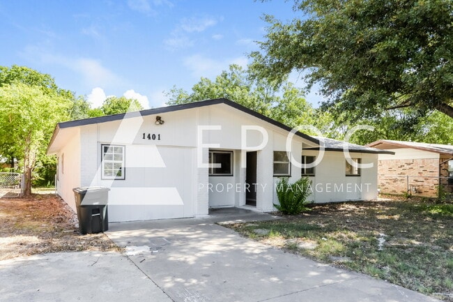 Photo - *$0 application fee, CALL NOW!!! - $400 off first months rent move in special* Spacious 3-Bedroom...