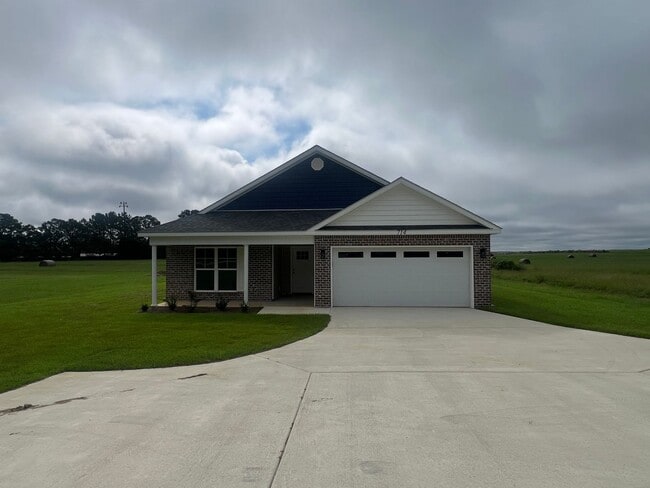 Building Photo - Available Now! Rental