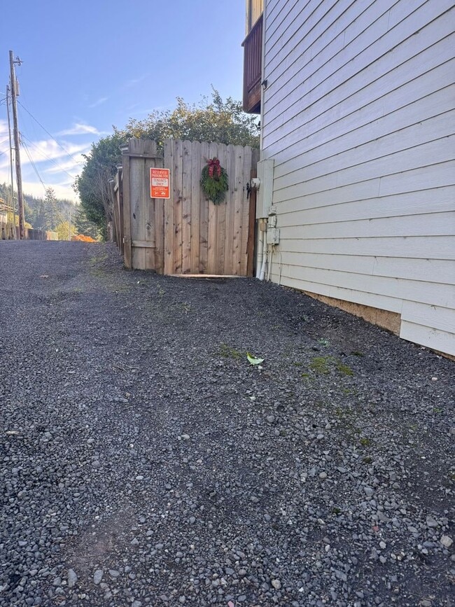 Photo - FULLY FURNISHED BUNGALOW WITH GORGEOUS BAY VIEWS! ALL UTILITIES INCLUDED!