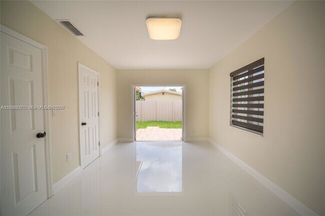 Photo - 1748 NE 180th St