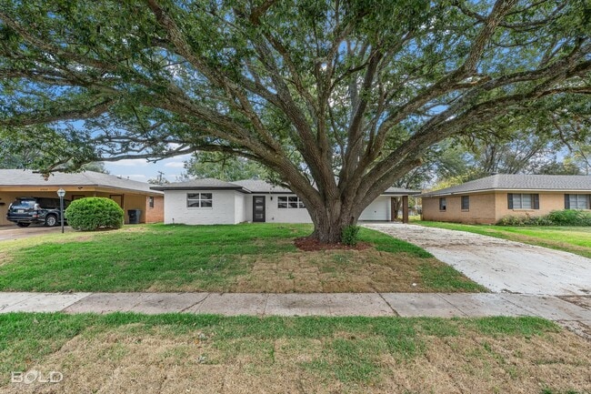 Photo - Check Out this 3 bed 2 bath in Bossier