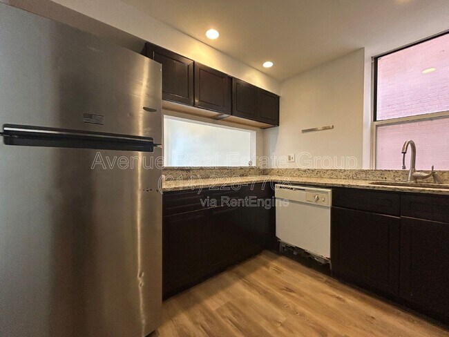 Photo - 3831 Blaine Ave