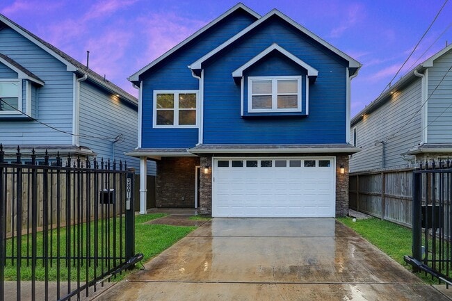 Building Photo - 3801 Oxford St