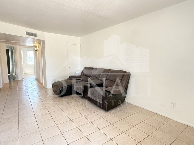 Photo - 2061 S Apache Dr Unit 1
