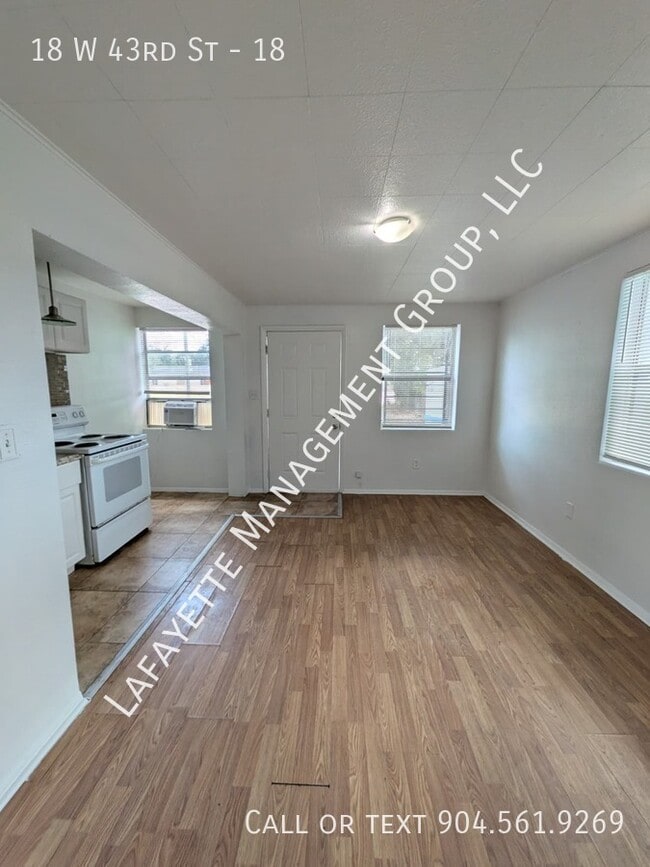 Building Photo - 18 W 43rd St Unit 18