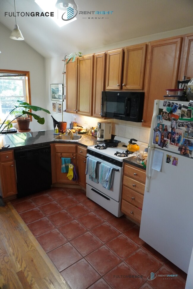 Photo - 1445 N Bosworth Ave Unidad CH-2