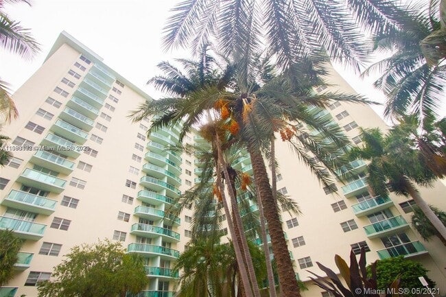 Building Photo - 3801 S Ocean Dr Unit Ph 16S