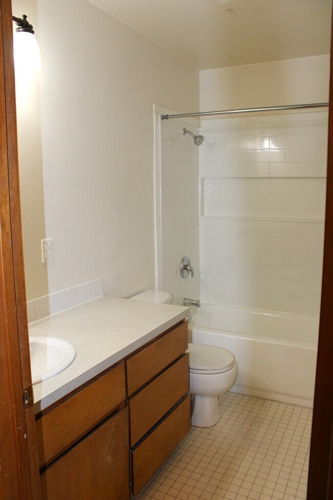 Photo - 1227 N Western Ave Unit 103