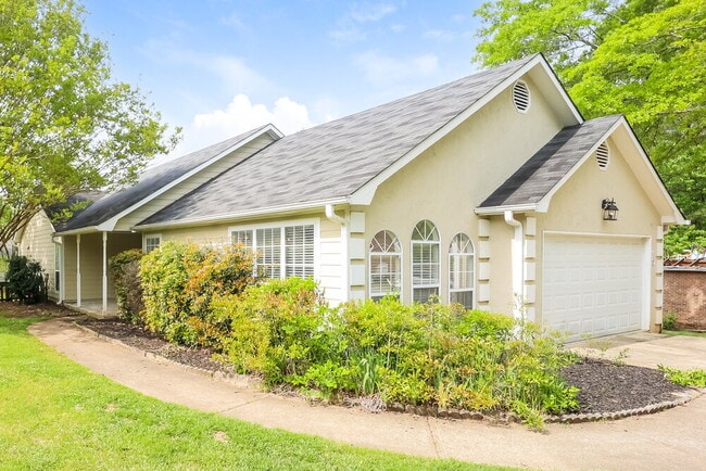 Photo - 110 Gingerbread Pl