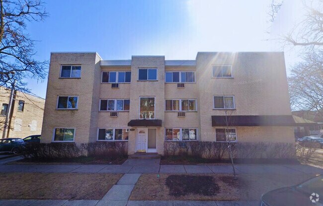 Building Photo - 1647 W Rascher Ave Unit 3W Rental