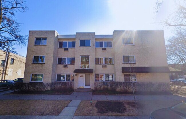 Photo - 1647 W Rascher Ave Condo Unit 3W