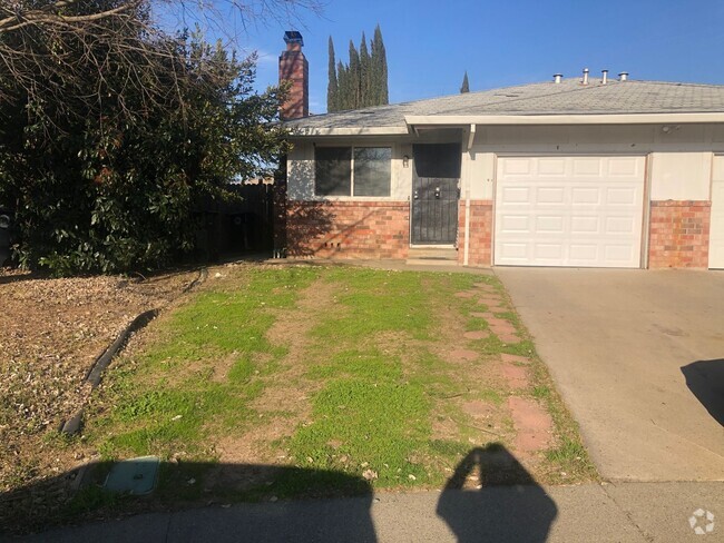 Building Photo - 3 Bedroom 2 Bath 1/2 Plex in Rancho Cordov... Rental